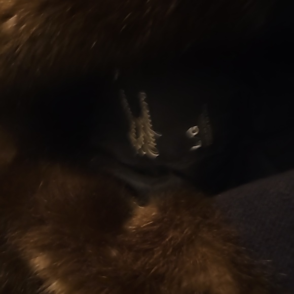 Woman's coat - Picture 2 of 3